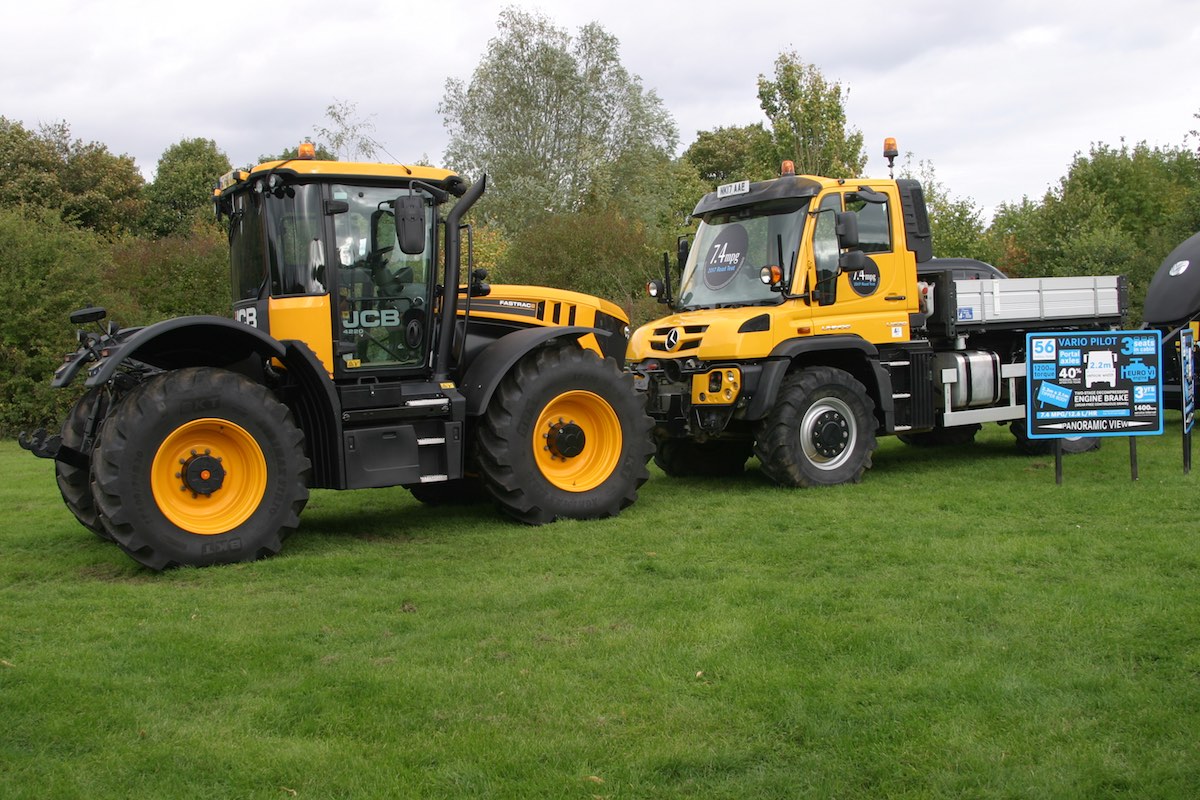 Mercedes-Benz Unimog and JCB Fastrac head to head