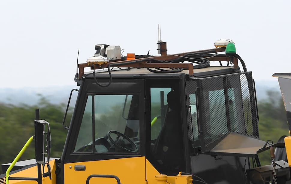Self-driving truck roof sensors