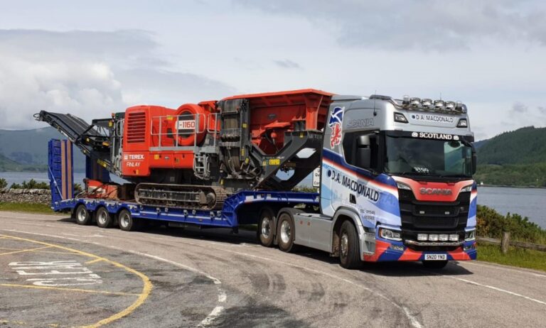 DA MacDonald opts for bespoke step frame from Andover Trailers