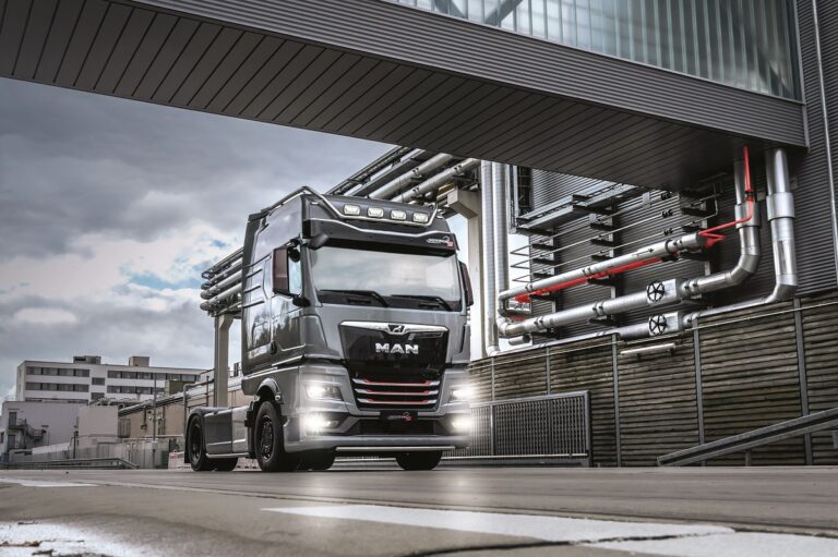MAN unveils flagship TGX Individual Lion S