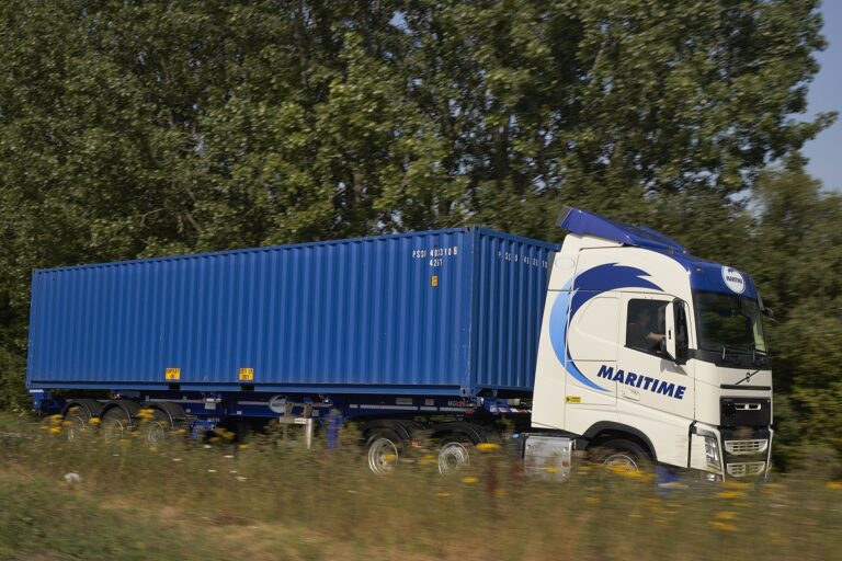 Maritime orders 275 Volvo FH tractor units